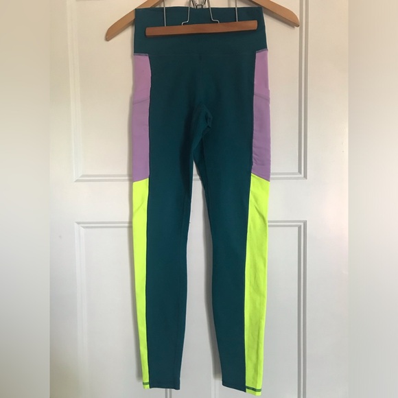 Fabletics 3 pieces athletic matching set, crisscross back, color block - Picture 5 of 11
